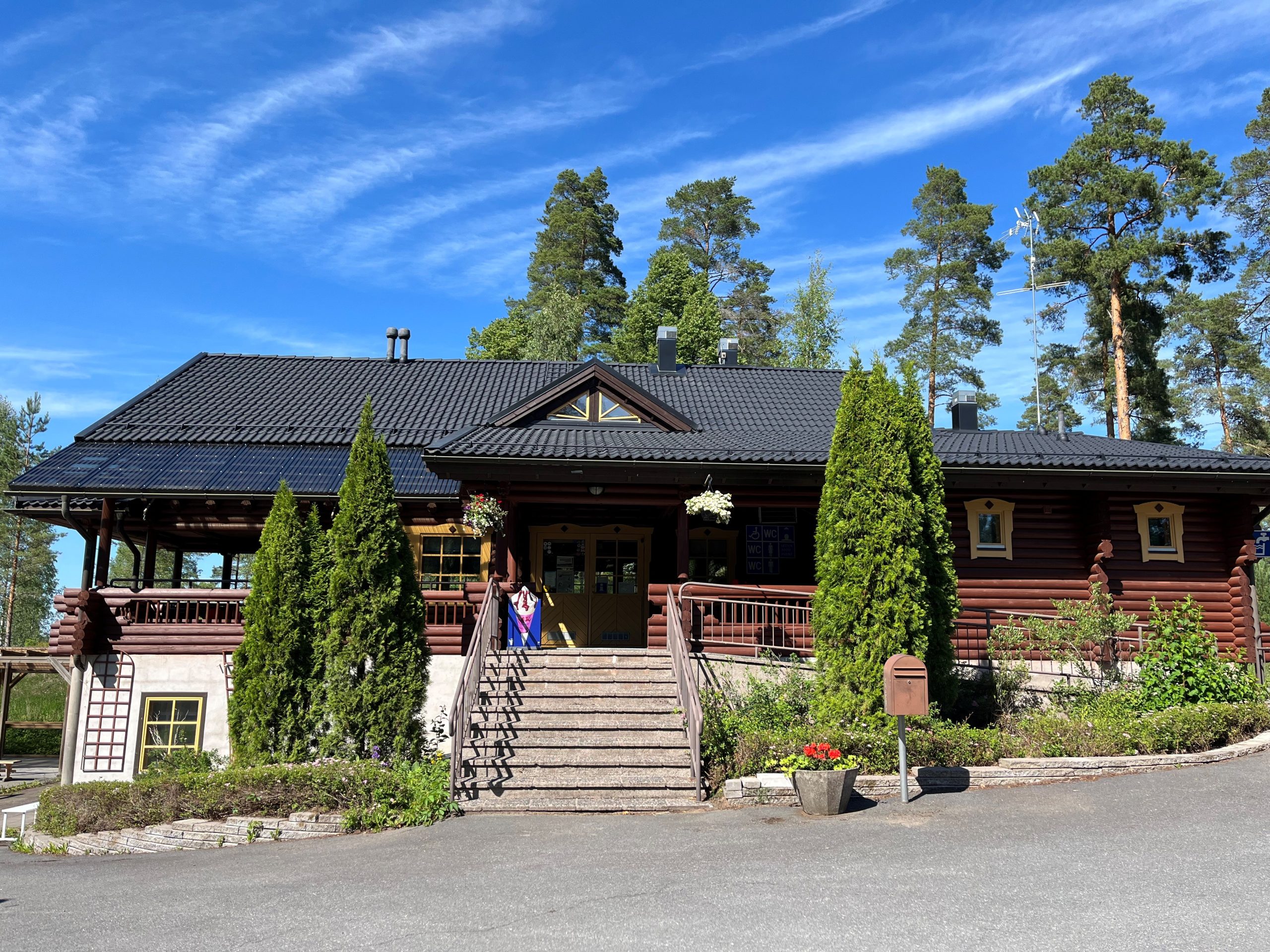Hovimäki Campingin päärakennus